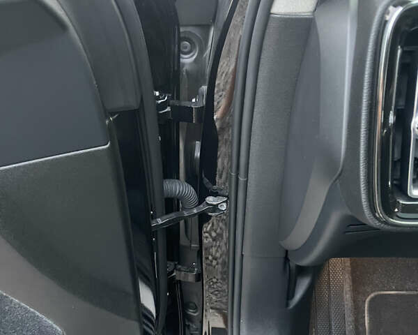 Черный Вольво XC40, объемом двигателя 2 л и пробегом 13 тыс. км за 39000 $, фото 51 на Automoto.ua
