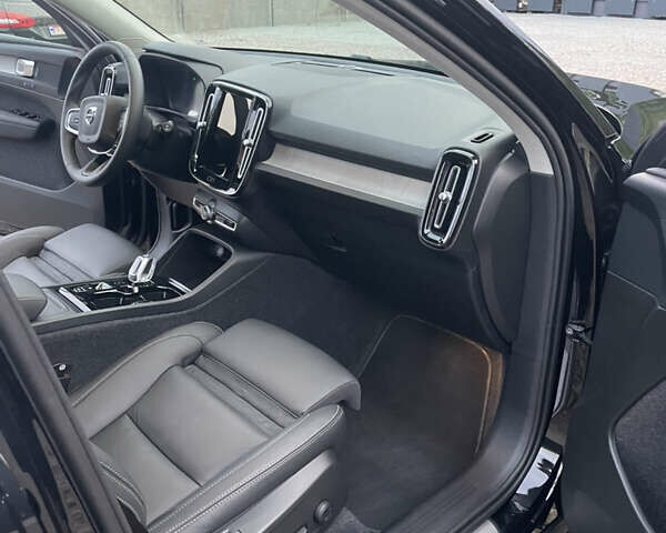 Черный Вольво XC40, объемом двигателя 2 л и пробегом 13 тыс. км за 39000 $, фото 59 на Automoto.ua