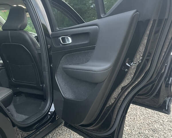 Черный Вольво XC40, объемом двигателя 2 л и пробегом 13 тыс. км за 39000 $, фото 60 на Automoto.ua