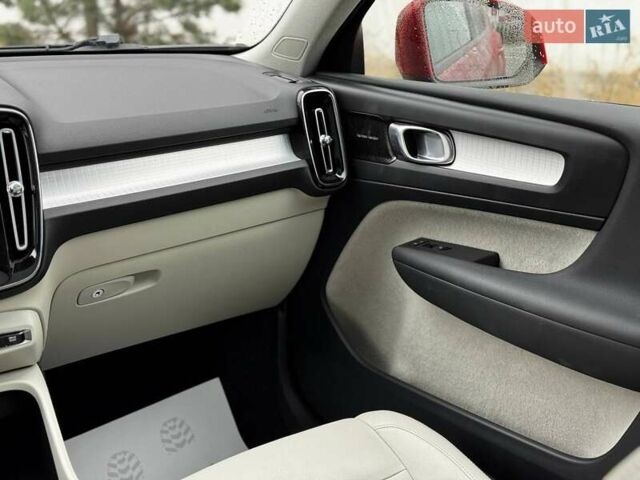 Красный Вольво XC40, объемом двигателя 2 л и пробегом 158 тыс. км за 20600 $, фото 18 на Automoto.ua