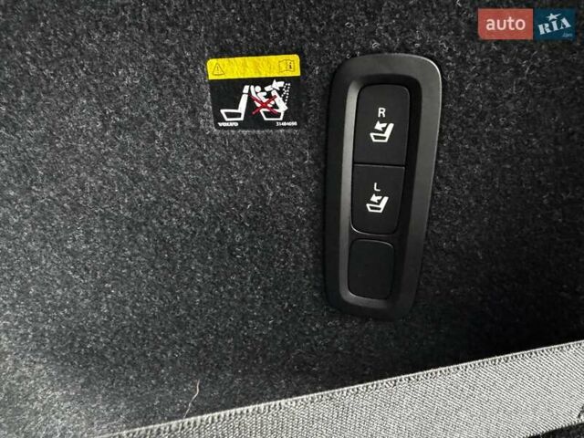 Красный Вольво XC40, объемом двигателя 2 л и пробегом 158 тыс. км за 20600 $, фото 26 на Automoto.ua