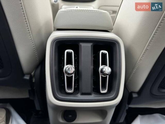 Красный Вольво XC40, объемом двигателя 2 л и пробегом 158 тыс. км за 20600 $, фото 23 на Automoto.ua