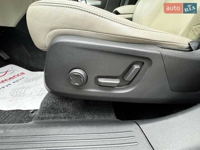 Красный Вольво XC40, объемом двигателя 2 л и пробегом 158 тыс. км за 20600 $, фото 11 на Automoto.ua