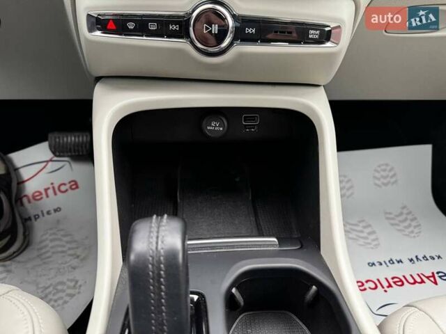 Красный Вольво XC40, объемом двигателя 2 л и пробегом 158 тыс. км за 20600 $, фото 19 на Automoto.ua