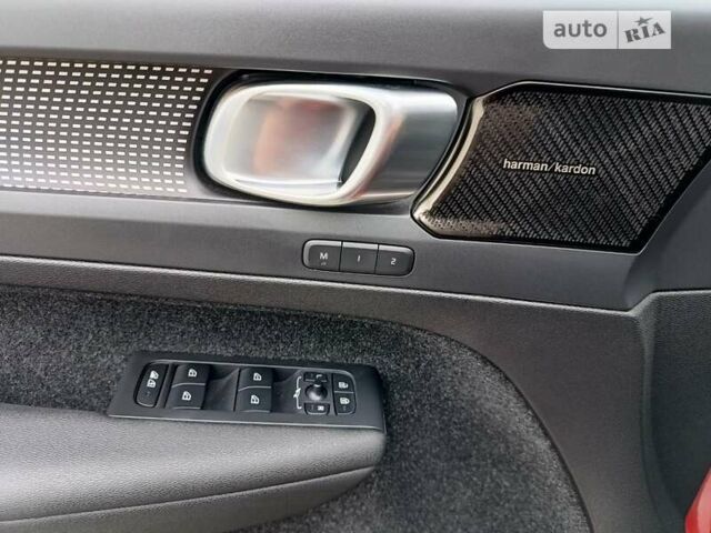 Вольво XC40 2020 в Славуте на Automoto.ua Красный Вольво XC40, объемом двигателя 1.97 л и пробегом 24 тыс. км за 38600 $, фото 25 на Automoto.ua
