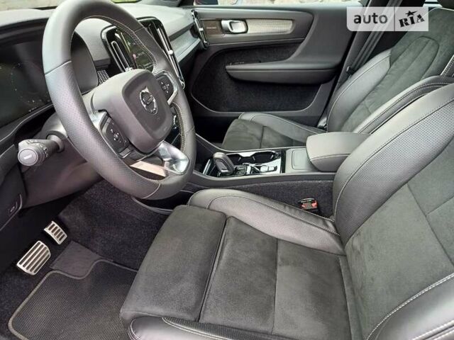 Вольво XC40 2020 в Славуте на Automoto.ua Красный Вольво XC40, объемом двигателя 1.97 л и пробегом 24 тыс. км за 38600 $, фото 21 на Automoto.ua