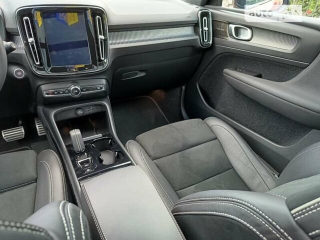 Красный Вольво XC40, объемом двигателя 1.97 л и пробегом 24 тыс. км за 38600 $, фото 29 на Automoto.ua