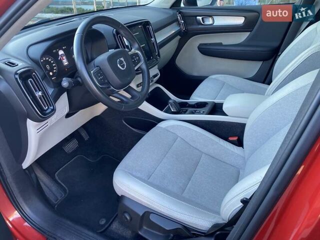Красный Вольво XC40, объемом двигателя 1.48 л и пробегом 39 тыс. км за 31352 $, фото 8 на Automoto.ua