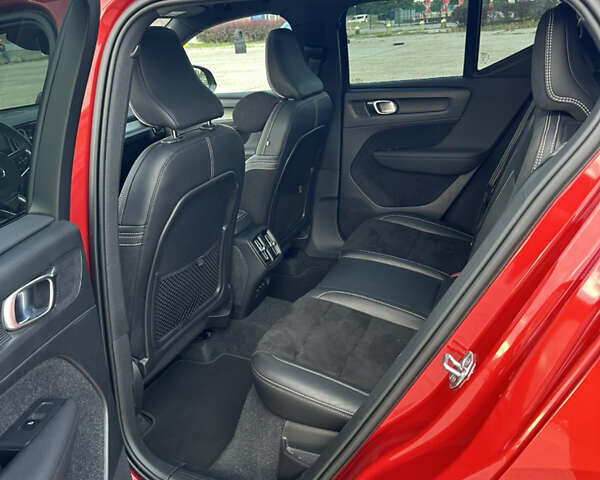 Красный Вольво XC40, объемом двигателя 1.97 л и пробегом 53 тыс. км за 41200 $, фото 17 на Automoto.ua