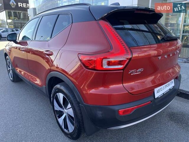 Красный Вольво XC40, объемом двигателя 1.48 л и пробегом 39 тыс. км за 31352 $, фото 3 на Automoto.ua