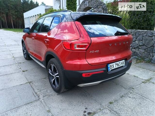 Красный Вольво XC40, объемом двигателя 1.97 л и пробегом 24 тыс. км за 38600 $, фото 3 на Automoto.ua