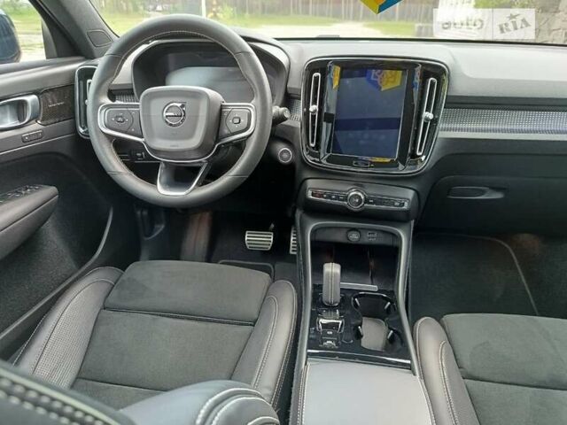 Красный Вольво XC40, объемом двигателя 1.97 л и пробегом 24 тыс. км за 38600 $, фото 15 на Automoto.ua