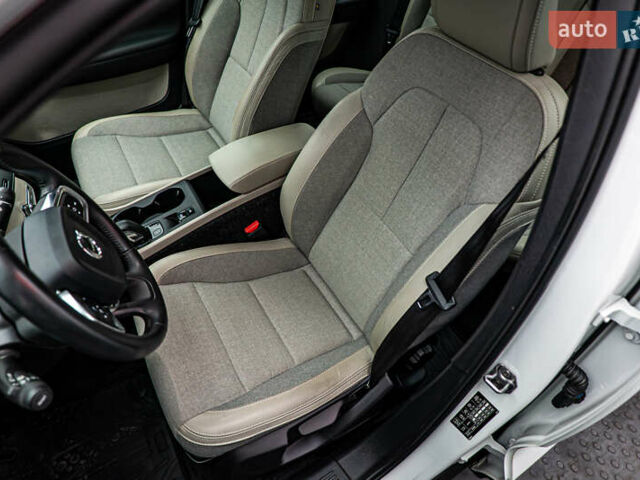 Вольво XC40, об'ємом двигуна 2 л та пробігом 194 тис. км за 25832 $, фото 9 на Automoto.ua