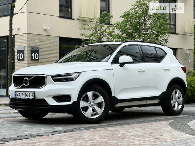 Вольво XC40, объемом двигателя 1.48 л и пробегом 57 тыс. км за 28950 $, фото 2 на Automoto.ua