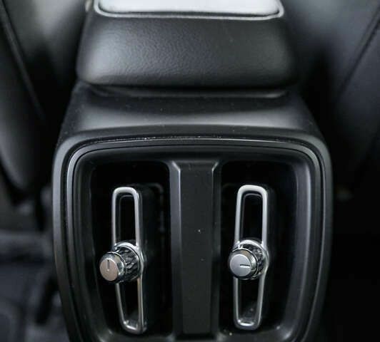 Вольво XC40 2020 в Львове на Automoto.ua Вольво XC40, объемом двигателя 2 л и пробегом 235 тыс. км за 24490 $, фото 26 на Automoto.ua