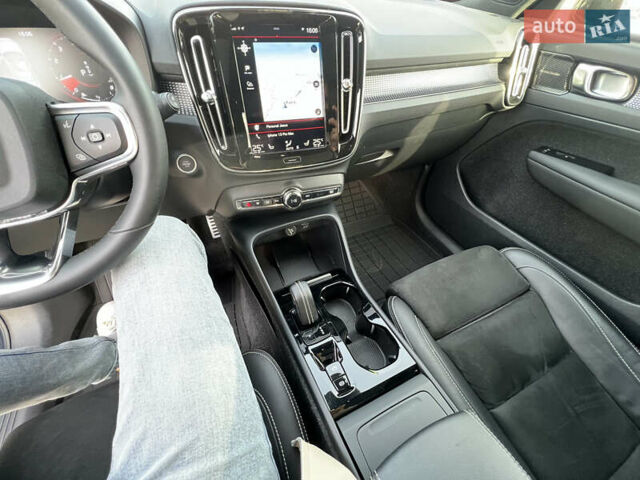 Вольво XC40, объемом двигателя 1.97 л и пробегом 43 тыс. км за 27500 $, фото 28 на Automoto.ua