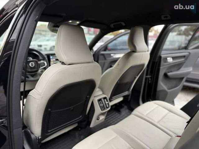 Вольво XC40, объемом двигателя 2 л и пробегом 44 тыс. км за 25900 $, фото 24 на Automoto.ua