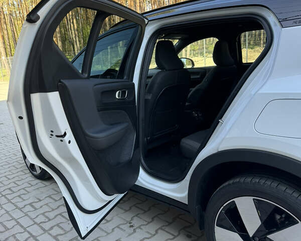 Вольво XC40, объемом двигателя 0 л и пробегом 8 тыс. км за 33499 $, фото 26 на Automoto.ua