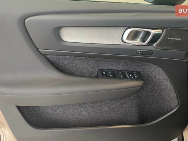 купить новое авто Вольво XC40 2024 года от официального дилера ТзОВ «Імпері Моторз» Вольво фото