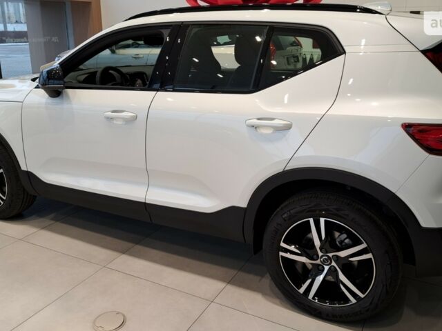 Вольво XC40, объемом двигателя 1.97 л и пробегом 0 тыс. км за 54551 $, фото 2 на Automoto.ua