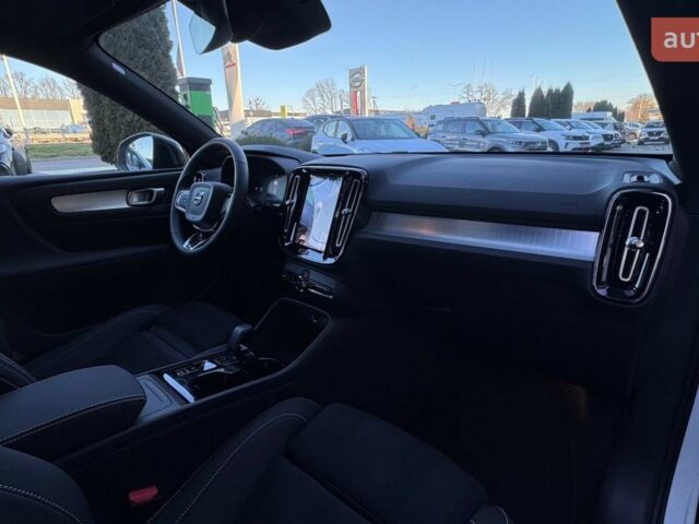 купить новое авто Вольво XC40 2025 года от официального дилера Автоцентр Поділля Вольво фото