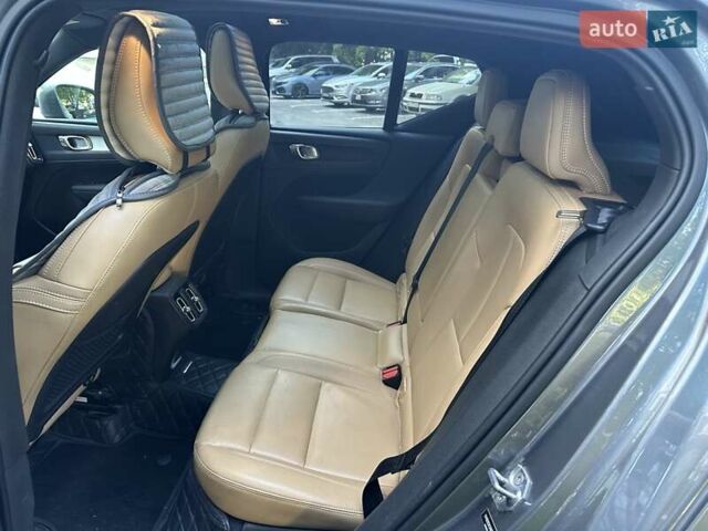 Серый Вольво XC40, объемом двигателя 1.97 л и пробегом 66 тыс. км за 32000 $, фото 3 на Automoto.ua