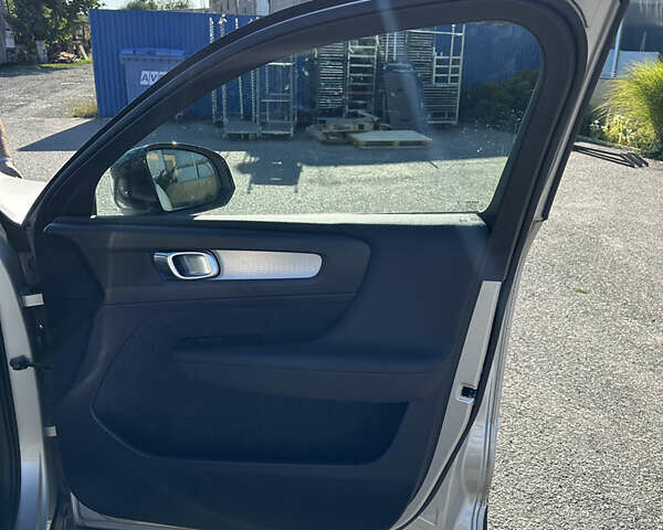 Серый Вольво XC40, объемом двигателя 2 л и пробегом 89 тыс. км за 27500 $, фото 17 на Automoto.ua