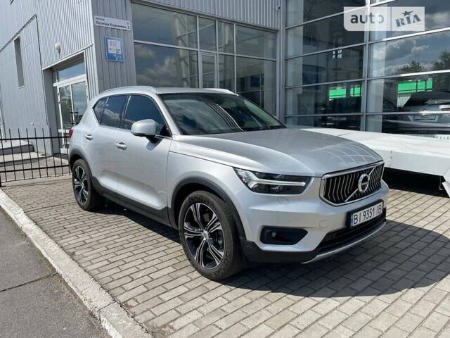 Серый Вольво XC40, объемом двигателя 1.97 л и пробегом 53 тыс. км за 30900 $, фото 2 на Automoto.ua