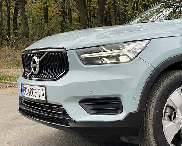Серый Вольво XC40, объемом двигателя 1.97 л и пробегом 38 тыс. км за 23000 $, фото 3 на Automoto.ua