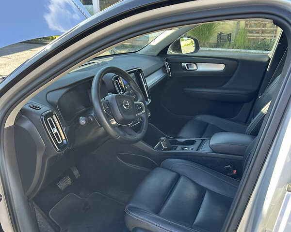 Серый Вольво XC40, объемом двигателя 2 л и пробегом 89 тыс. км за 27500 $, фото 9 на Automoto.ua