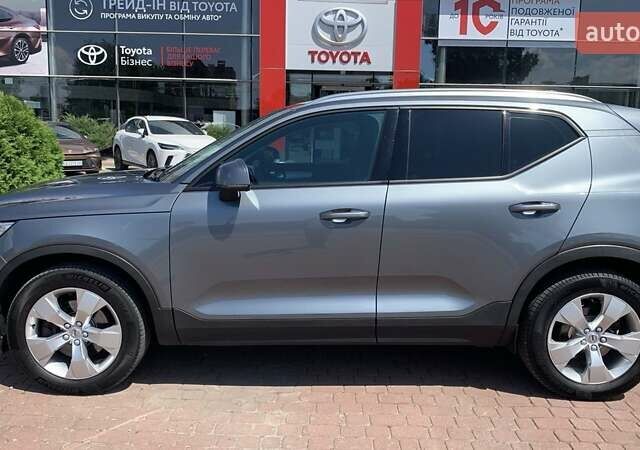 Сірий Вольво XC40, об'ємом двигуна 1.97 л та пробігом 151 тис. км за 26800 $, фото 2 на Automoto.ua