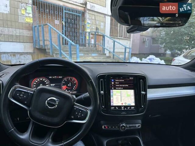 Серый Вольво XC40, объемом двигателя 1.97 л и пробегом 66 тыс. км за 32000 $, фото 5 на Automoto.ua