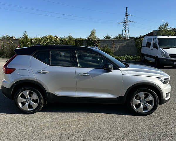 Серый Вольво XC40, объемом двигателя 2 л и пробегом 89 тыс. км за 27500 $, фото 2 на Automoto.ua