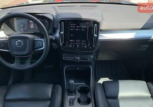 Сірий Вольво XC40, об'ємом двигуна 1.97 л та пробігом 151 тис. км за 26800 $, фото 7 на Automoto.ua