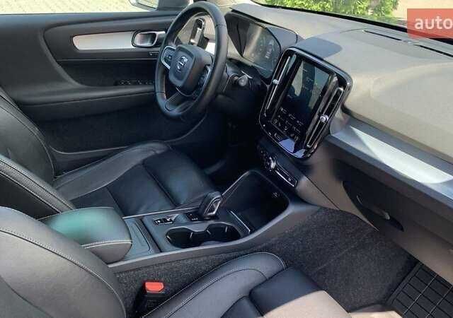 Сірий Вольво XC40, об'ємом двигуна 1.97 л та пробігом 151 тис. км за 26800 $, фото 5 на Automoto.ua