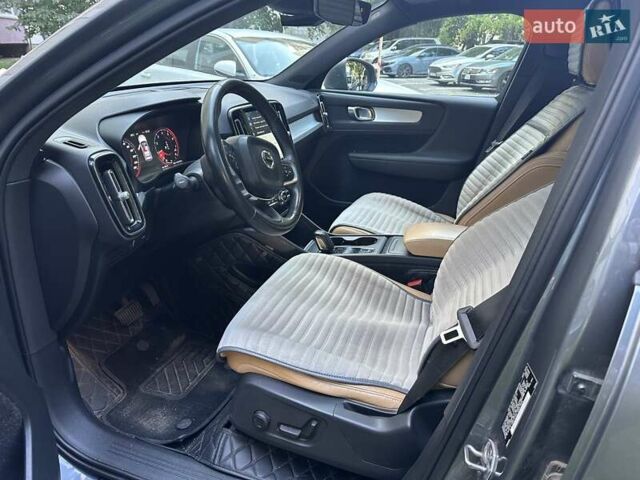 Серый Вольво XC40, объемом двигателя 1.97 л и пробегом 66 тыс. км за 32000 $, фото 6 на Automoto.ua