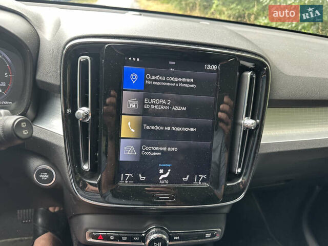 Серый Вольво XC40, объемом двигателя 2 л и пробегом 89 тыс. км за 27500 $, фото 1 на Automoto.ua