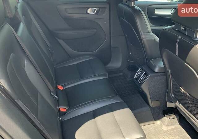 Сірий Вольво XC40, об'ємом двигуна 1.97 л та пробігом 151 тис. км за 26800 $, фото 6 на Automoto.ua