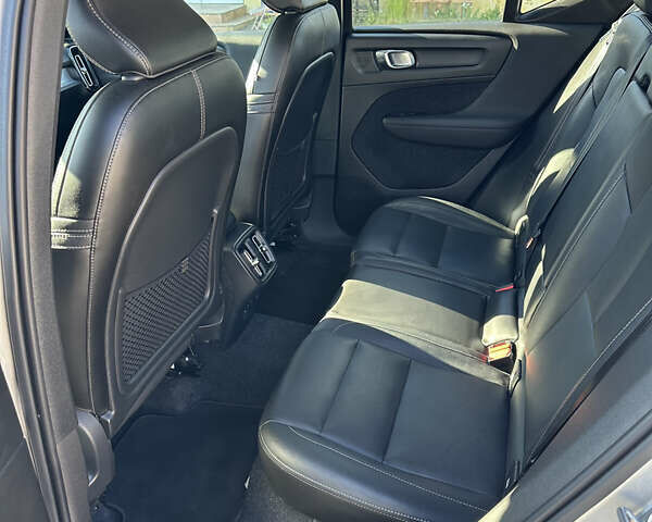 Серый Вольво XC40, объемом двигателя 2 л и пробегом 89 тыс. км за 27500 $, фото 5 на Automoto.ua