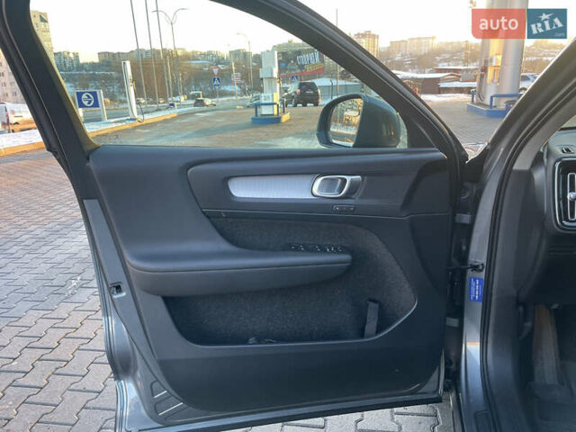 Сірий Вольво XC40, об'ємом двигуна 2 л та пробігом 135 тис. км за 33500 $, фото 17 на Automoto.ua