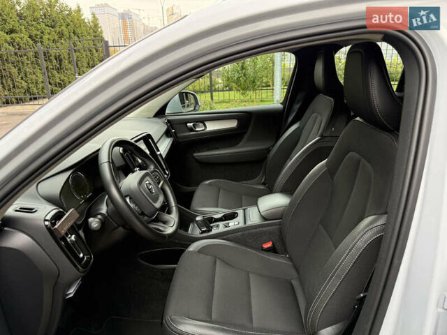 Серый Вольво XC40, объемом двигателя 1.48 л и пробегом 50 тыс. км за 33500 $, фото 10 на Automoto.ua