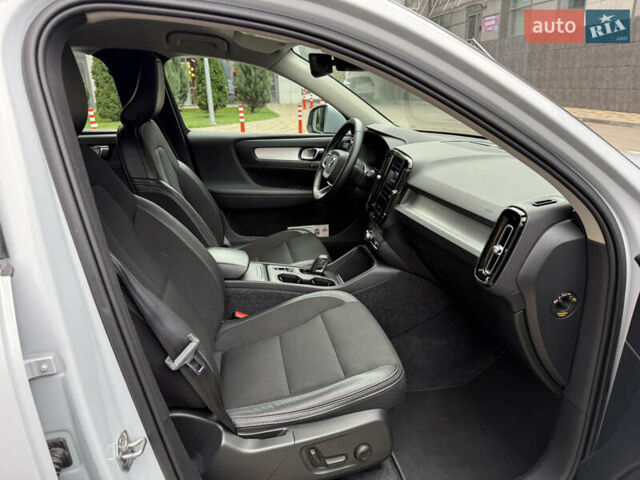 Серый Вольво XC40, объемом двигателя 1.48 л и пробегом 50 тыс. км за 33500 $, фото 36 на Automoto.ua