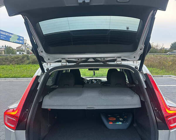 Серый Вольво XC40, объемом двигателя 1.97 л и пробегом 146 тыс. км за 25700 $, фото 18 на Automoto.ua
