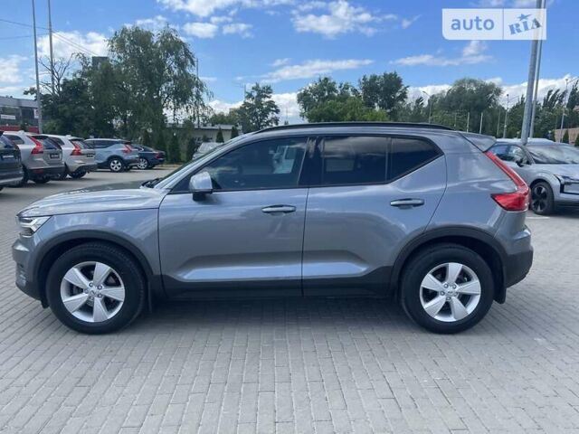 Серый Вольво XC40, объемом двигателя 1.97 л и пробегом 94 тыс. км за 29900 $, фото 3 на Automoto.ua