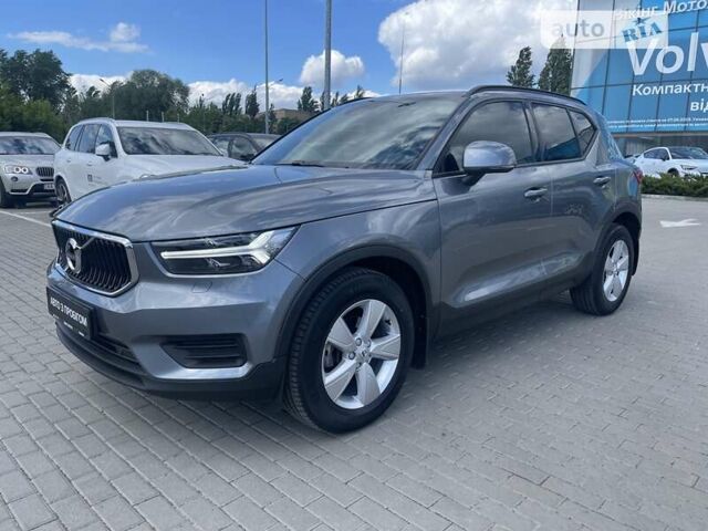 Сірий Вольво XC40, об'ємом двигуна 1.97 л та пробігом 94 тис. км за 29900 $, фото 2 на Automoto.ua