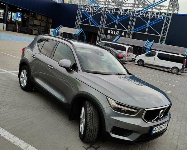 Сірий Вольво XC40, об'ємом двигуна 1.97 л та пробігом 281 тис. км за 24600 $, фото 4 на Automoto.ua