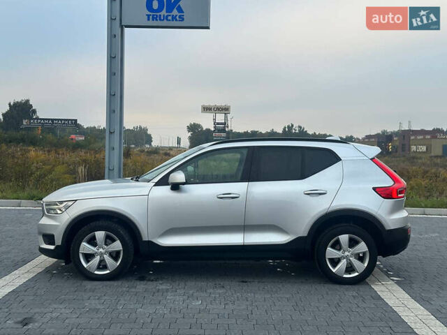 Серый Вольво XC40, объемом двигателя 1.97 л и пробегом 146 тыс. км за 25700 $, фото 2 на Automoto.ua