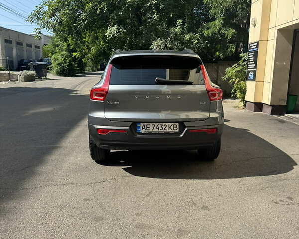 Сірий Вольво XC40, об'ємом двигуна 2 л та пробігом 46 тис. км за 30900 $, фото 2 на Automoto.ua