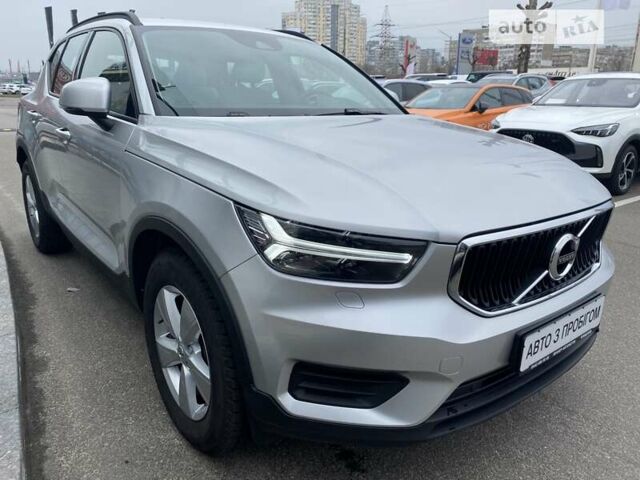 Серый Вольво XC40, объемом двигателя 1.97 л и пробегом 32 тыс. км за 31055 $, фото 2 на Automoto.ua