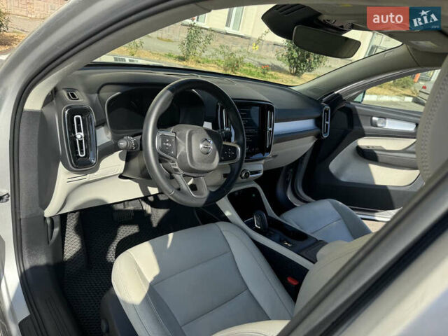 Серый Вольво XC40, объемом двигателя 1.97 л и пробегом 49 тыс. км за 24000 $, фото 6 на Automoto.ua